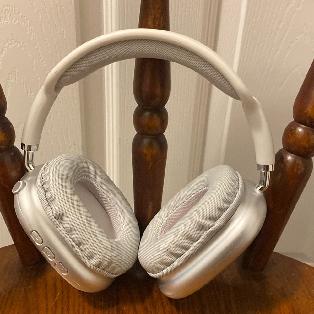 Brand new silver peakfun headphones only worn once 25 dollars